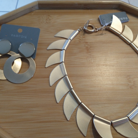 Parfois Matt Golden Necklace, earrings New With Tags. Jewelry Accessories - Picture 2 of 14
